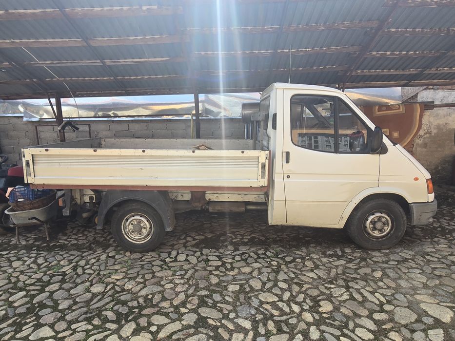 Autoutilitară ford 220 mii km