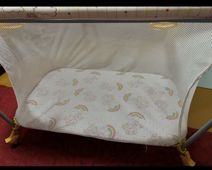 Манеж и постель в кроватку