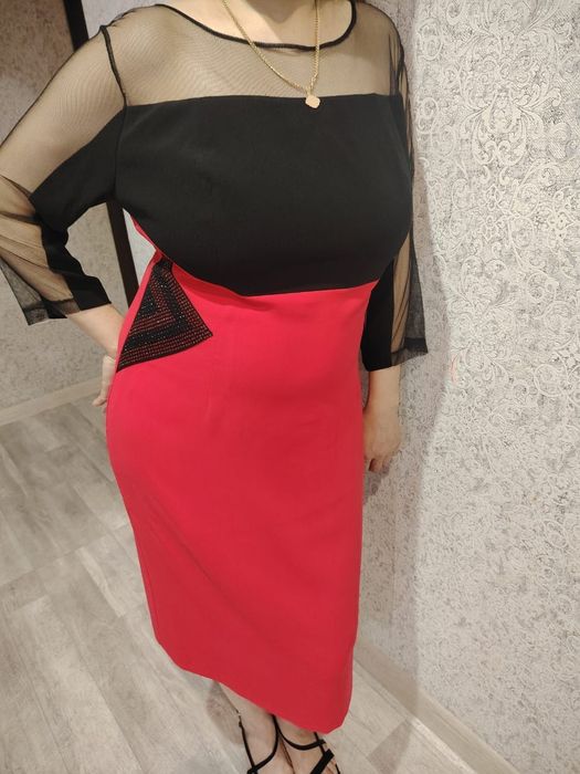 Продам новое вечернее платье. Красивый красный цвет, не подошол по раз