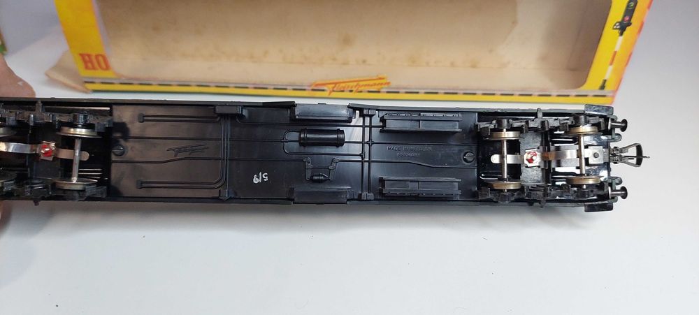 Локомотиви и вагони Fleischmann