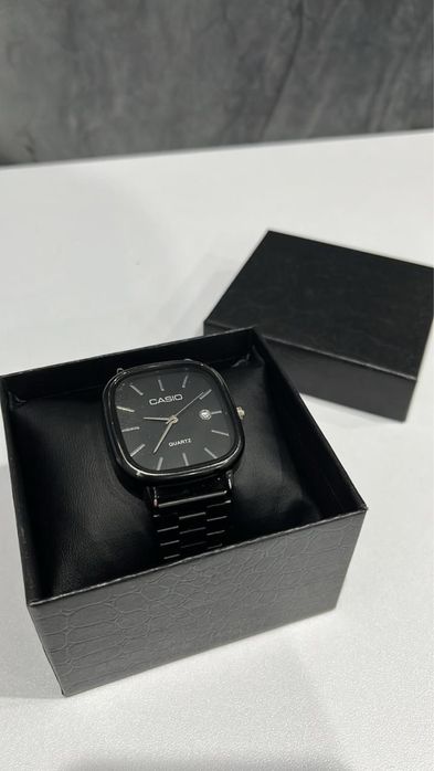 Продам часы , наушники