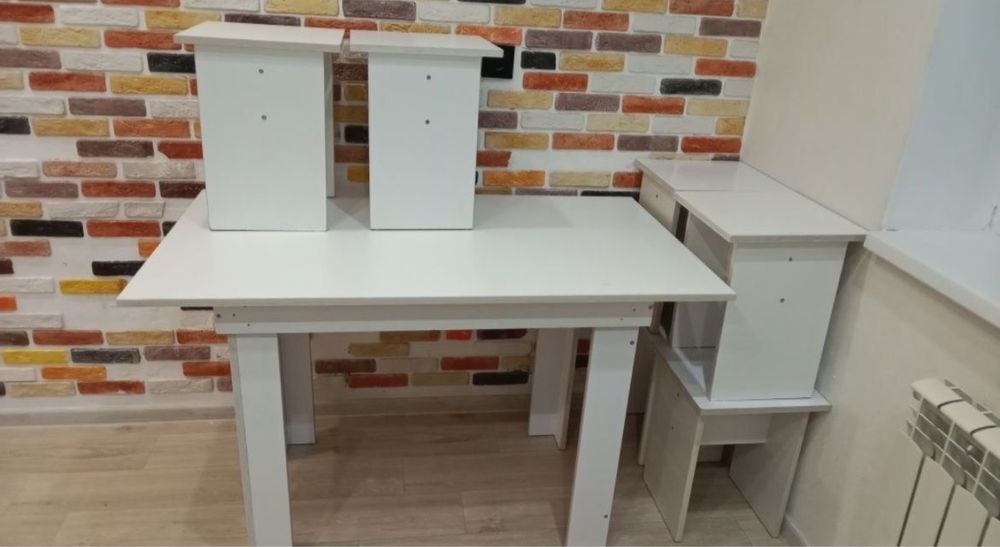 срочно продам стол с 6 табуретками