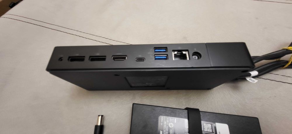 DELL WD19 Dock fuctional  (mufa usb C eplasticu lipseste e fuctional se poate testa  ofer si video pentru verificare+incarcator )