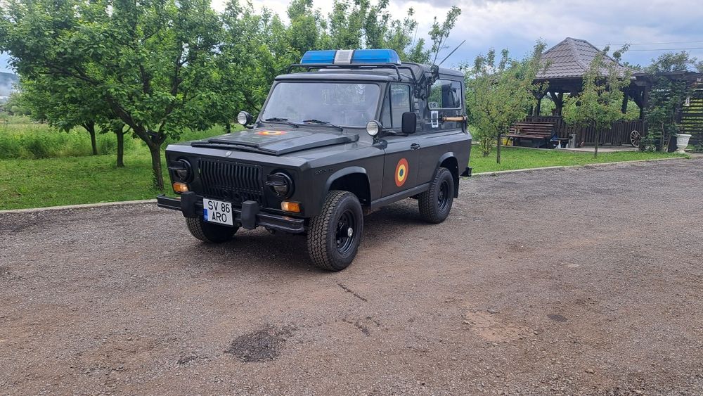 Vând ARO 243 de armată