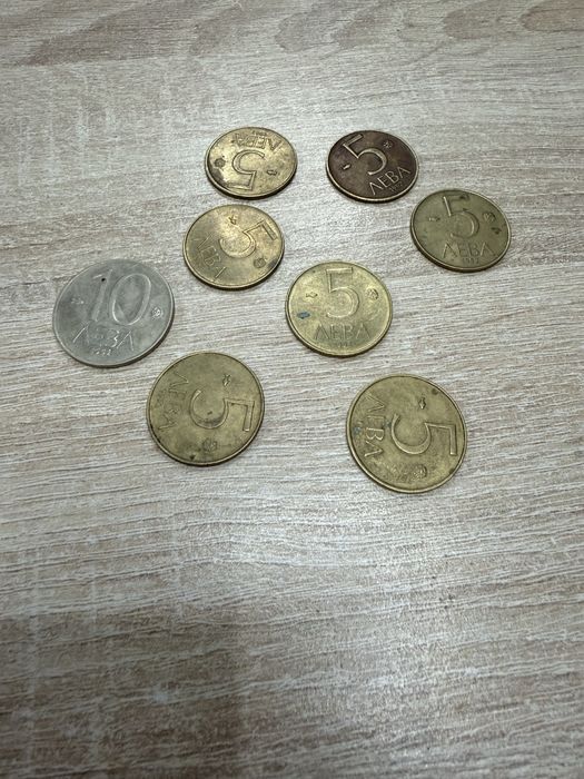 Стари левове и монети