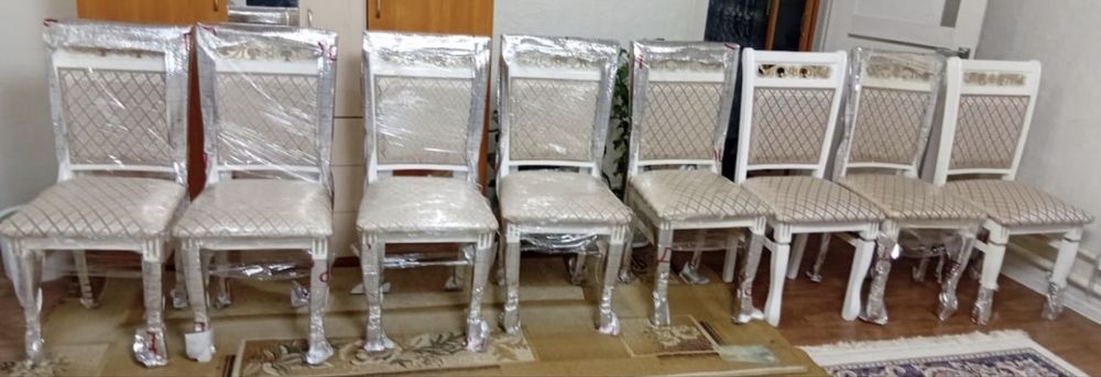 Стол со стульями