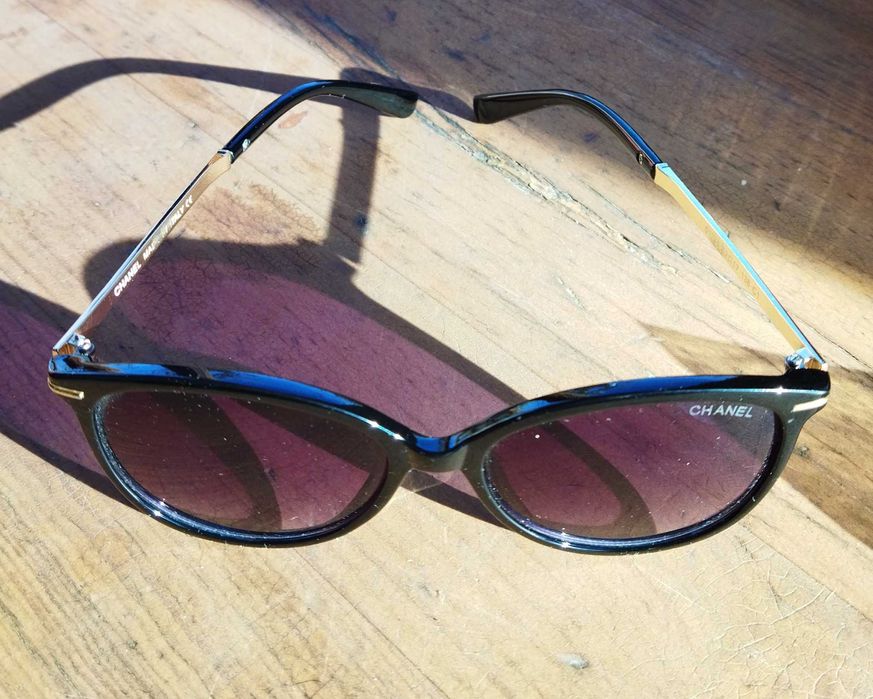 Солнцезащитные очки брендовые