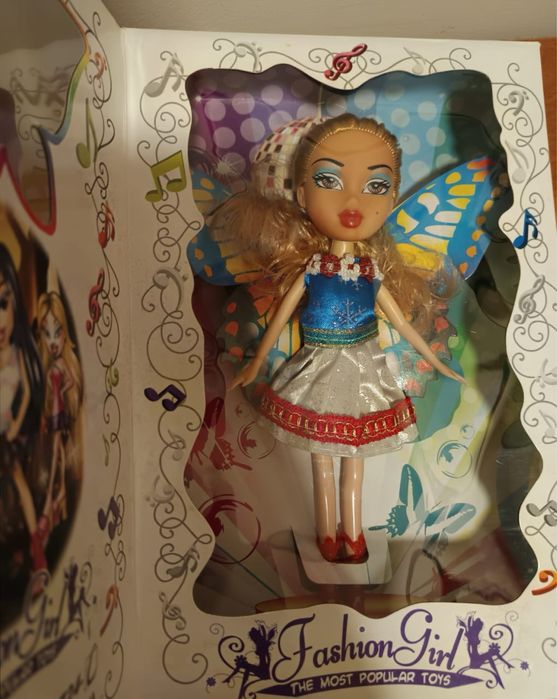 Продавам играчки за момиче