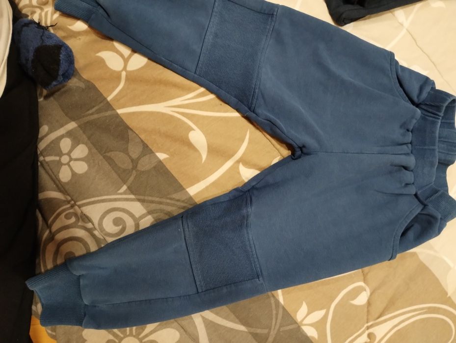 Три суичъра, четири долнища