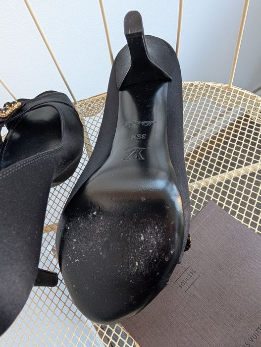 Stiletto cu vârf deschis