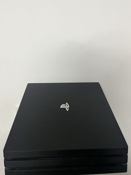 Vand Ps4 pro  +25 jocuri