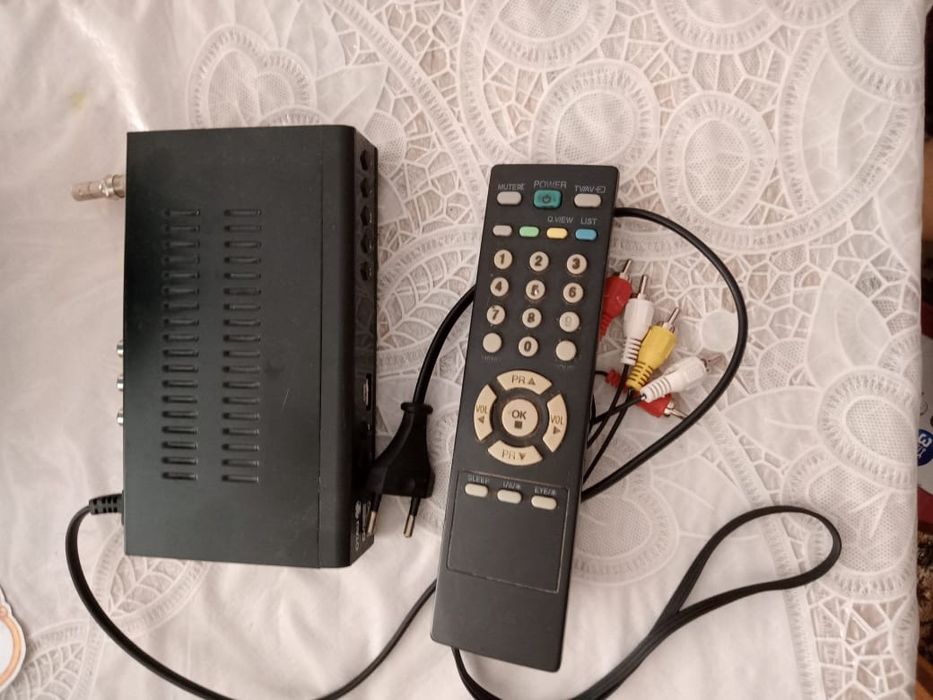 Тв LG с подставкой и с тюнером