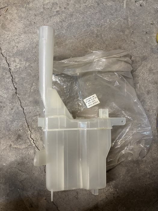 Бачок омывателя камри 30