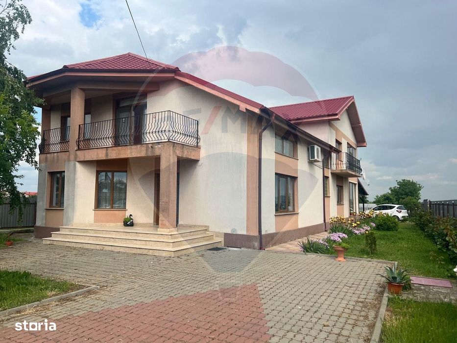 Casă / Vilă 7 camere Garoafa