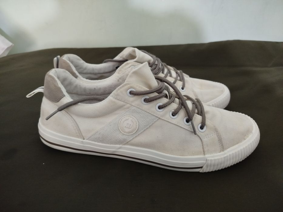 Продам кожаные кроссовки.