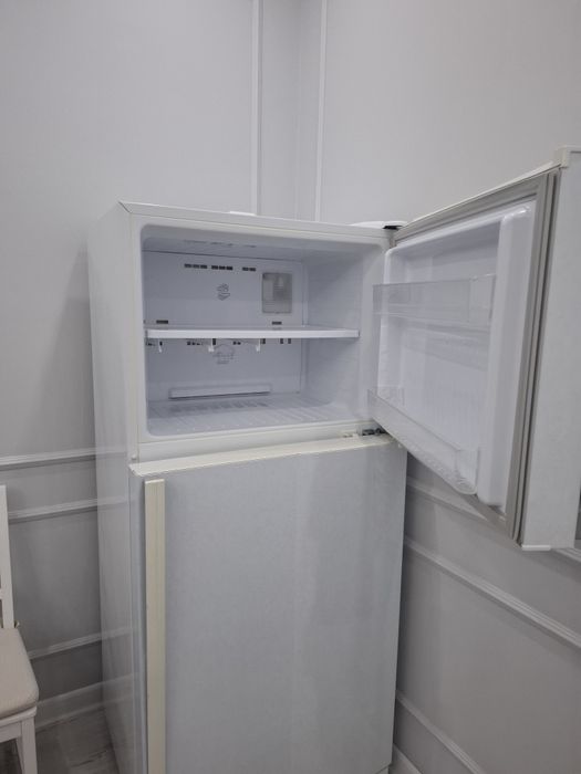 Продам Холодильник Daewoo FR530NT