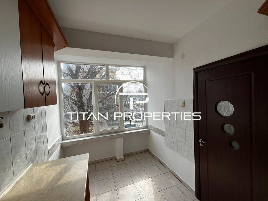 Многостаен апартамент за продажба в кв. Кючук Париж