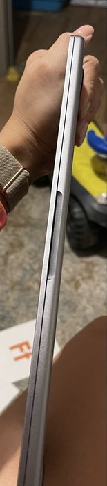 Macbook 13.6 - inch M2 256GB