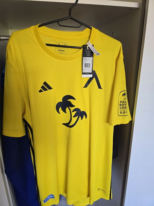 Фланелки на Левски