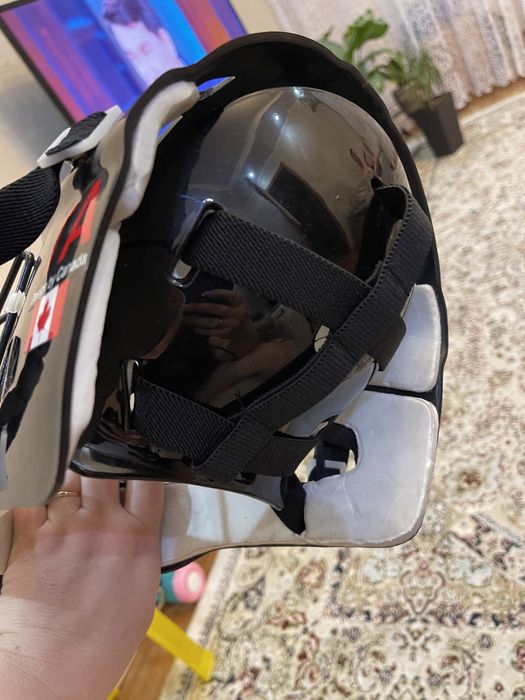 Продам детско- подростковый шлем для хоккея