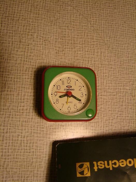 Продавам за колекционери стари часовници /работещи/ над 50год.