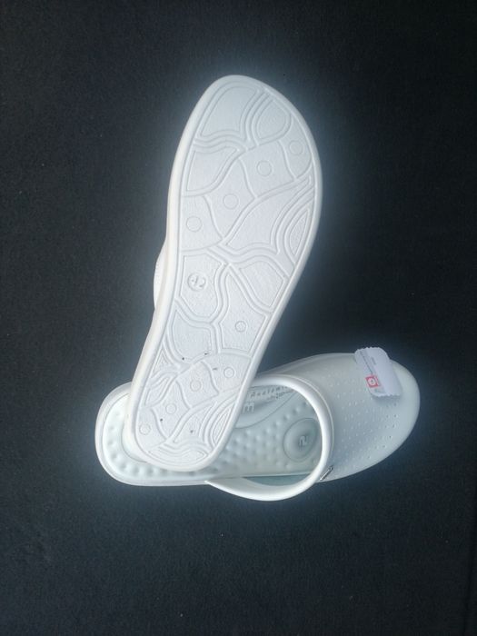 Oferta Saboți medicali femei și barbati piele ecologica