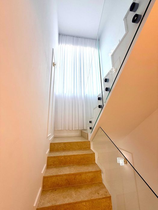 DIRECT DEZVOLTATOR | Vilă 5 camere | 185 mp | 4 băi | Curte | 2 parcări | P+2 | Toate utilitățile |