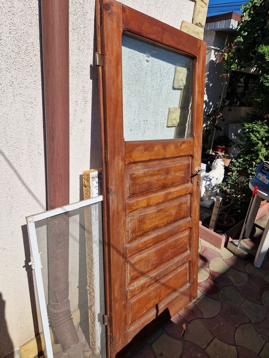 Usa lemn masiv de interior