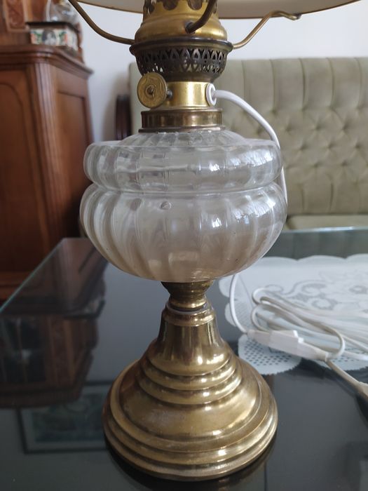 Антикварна настолна лампа