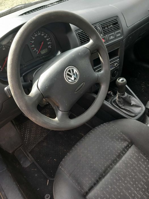 Продавам фолкцваген голф