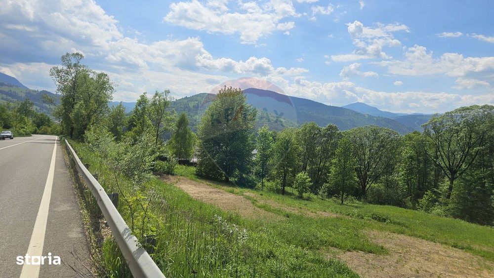 Teren de vanzare cu vedere la Ceahlău și Lacul Bicaz