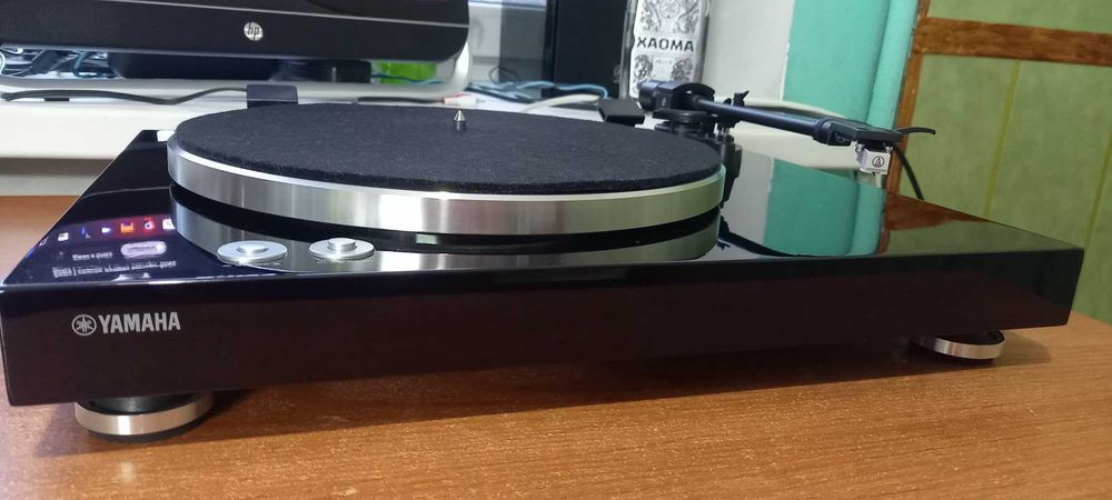 Продам виниловый проигрыватель Yamaha TT s 303