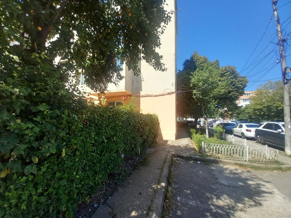 Apartament doua camere semidecomandat