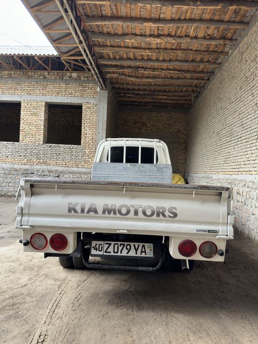Kia Bongo 2008. Ideal.