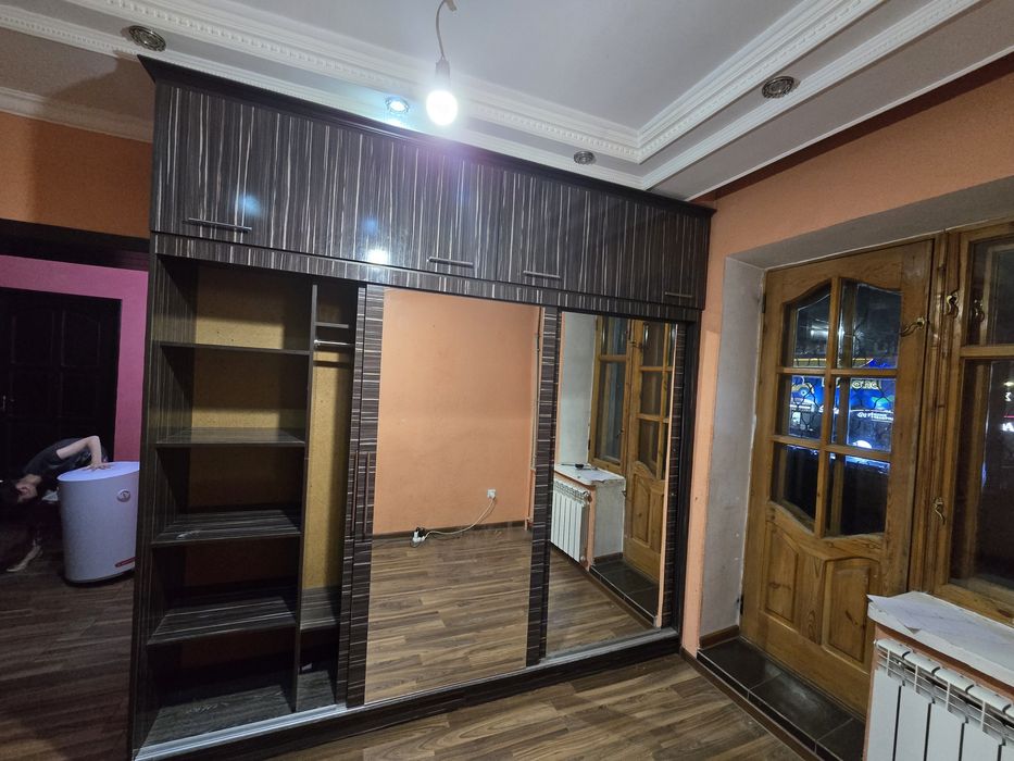Продается шкаф в прихожую