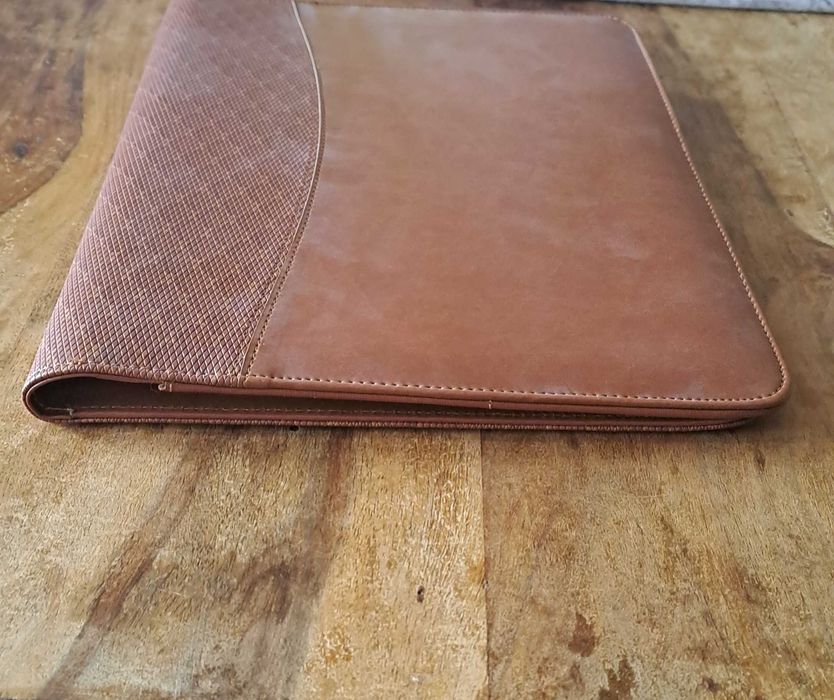 папка за документи луксозна кожена кафява с калкулатор A4 Размер