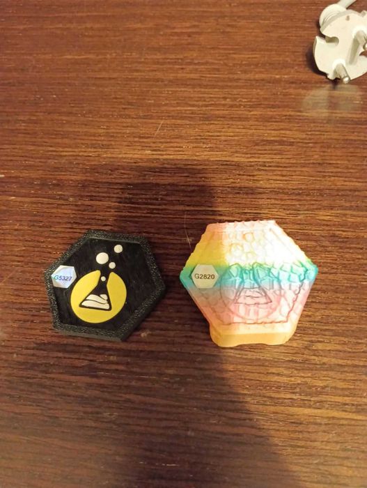 Продавам UNO Reverse и фреди