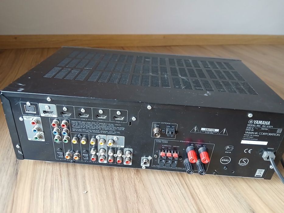 Amplituner yamaha RX V371