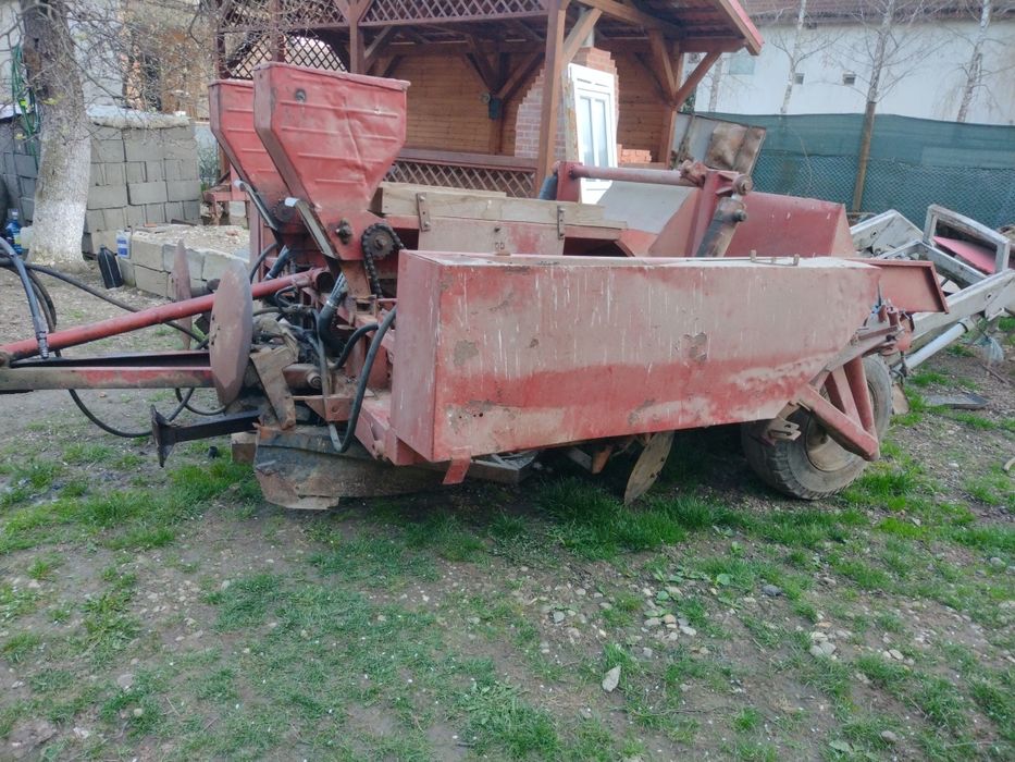 Mașina plantat cartofi cu buncar