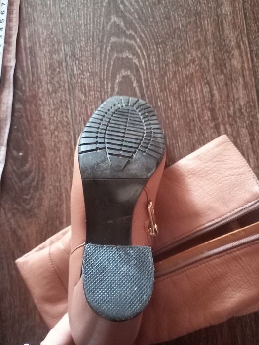 Продам кожаные женские сапоги