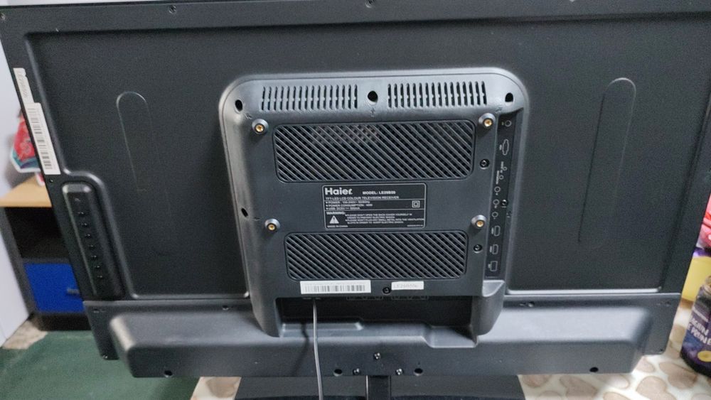 Vând tv Haier 81 cm