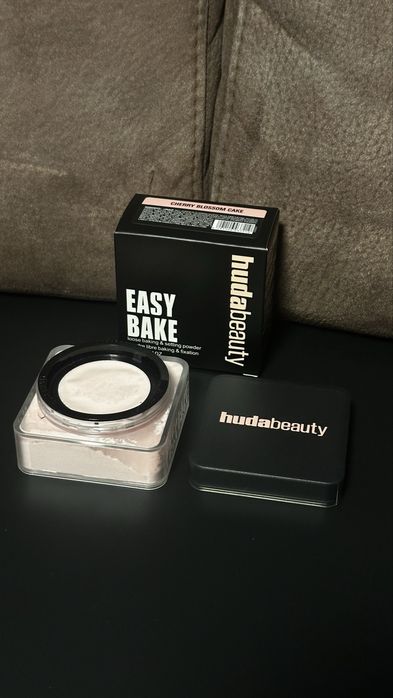 Huda Beauty Easy Bake Cherry Blossom Cake 20g nouă, nefolosită