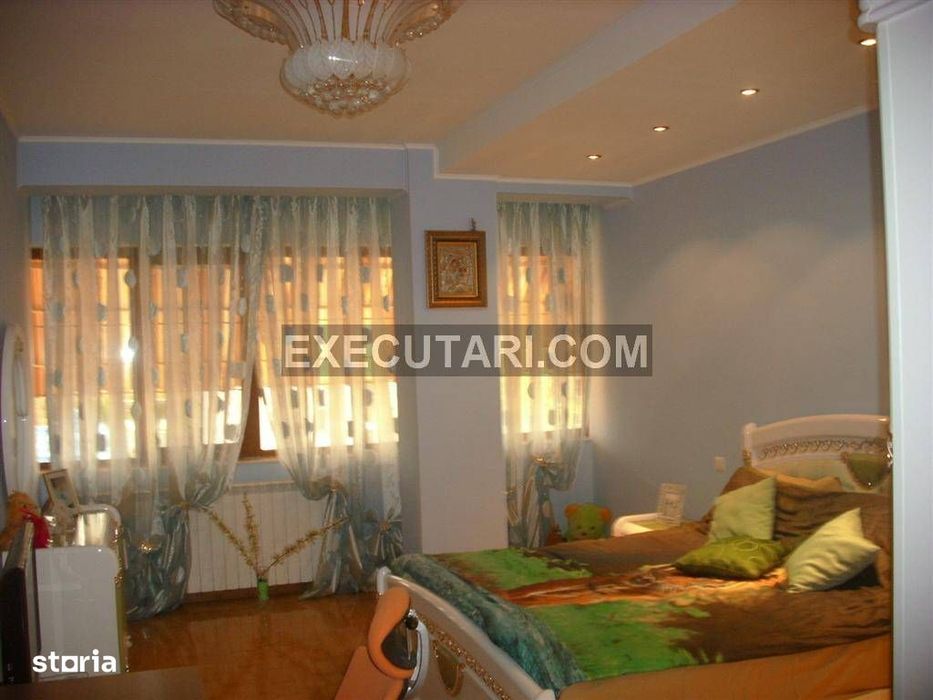VILA - P+1E+M + Teren - 1.302 m²--AFUMATI