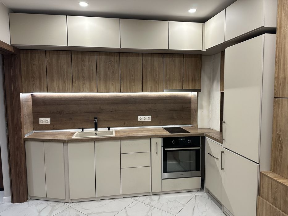 Кухня + шкаф за хол