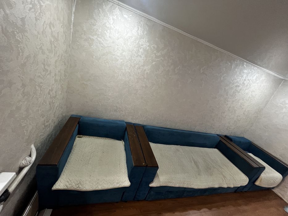 Продам диван с креслами