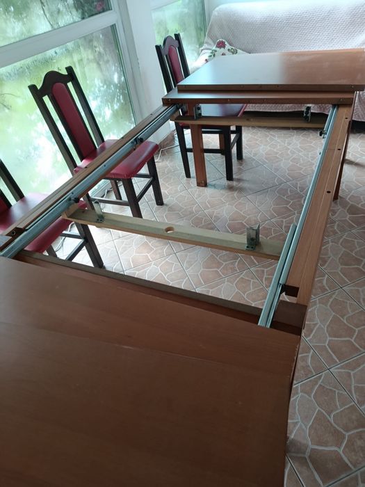 Vand masa  extensibila cu scaune din lemn masiv !!!