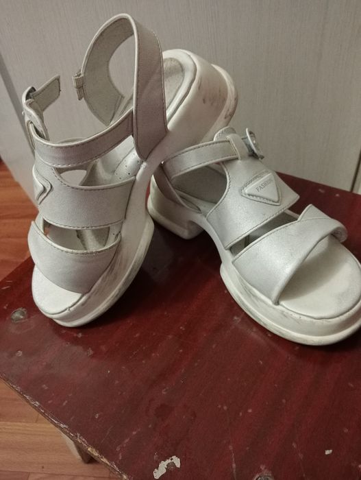 Продаю летнее сандали на девочку