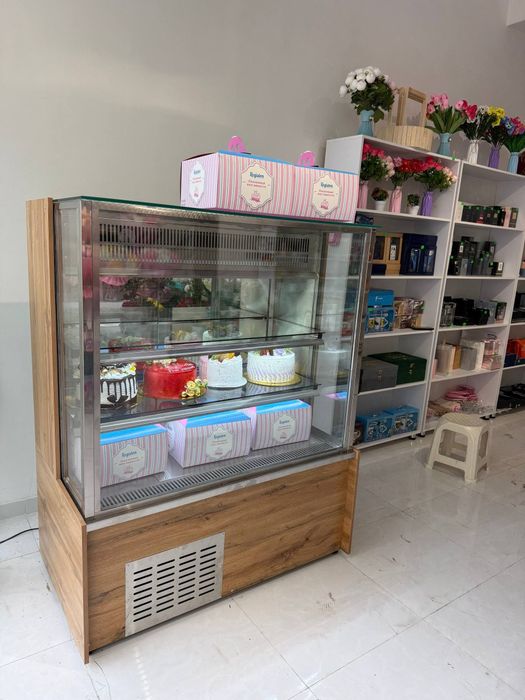 Тот ва ширинликлар учун витрина