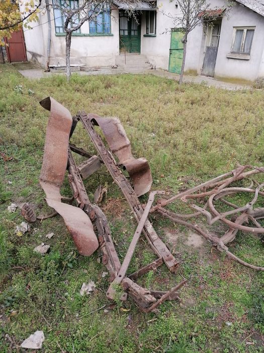 Schelet din fier de caleașcă (birjă) cu roata a 5a fără arcuri și roti