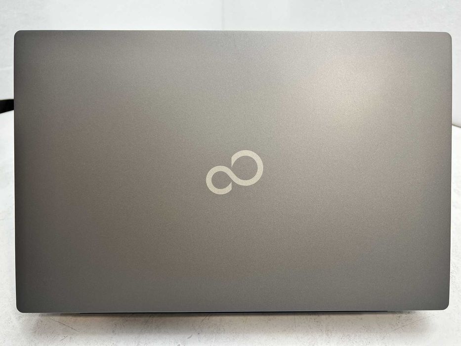 Реновиран лаптоп Fujitsu LIFEBOOK U7511 15.6" i5-1135G7 16GB 260GB NVMe батерия 240 мин